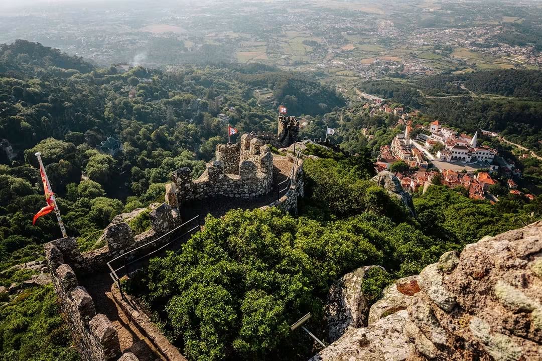 A Day in Sintra + a Free Hike to the Moorish Castle and Pena