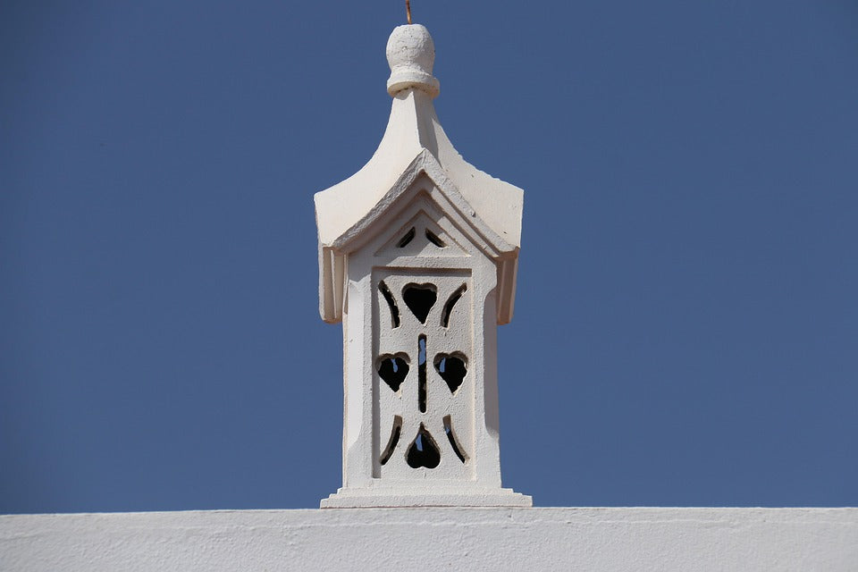 THE TRADITIONAL CHIMNEYS OF THE ALGARVE