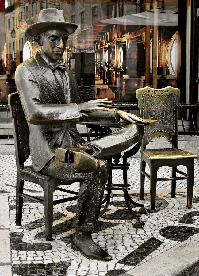 WHO IS THE MAN SITTING OUTSIDE A BRASILEIRA IN LISBON?