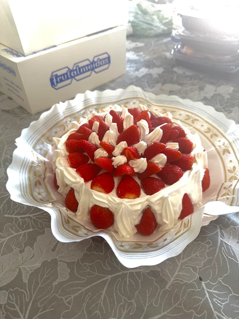 FrutasAlmeidas and The Best Strawberry Cake in Lisbon